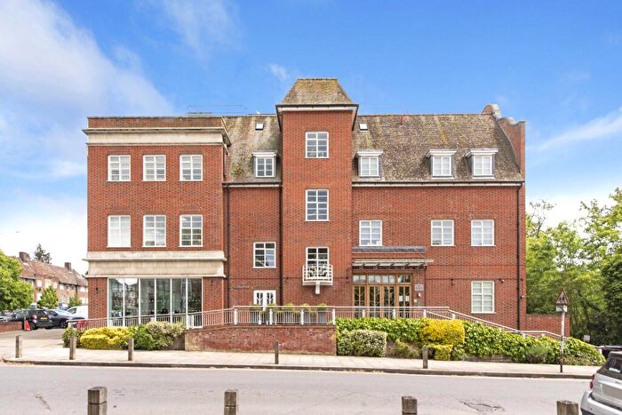 2 Bedroom Apartment For Sale In Kingsley Way, London, N2