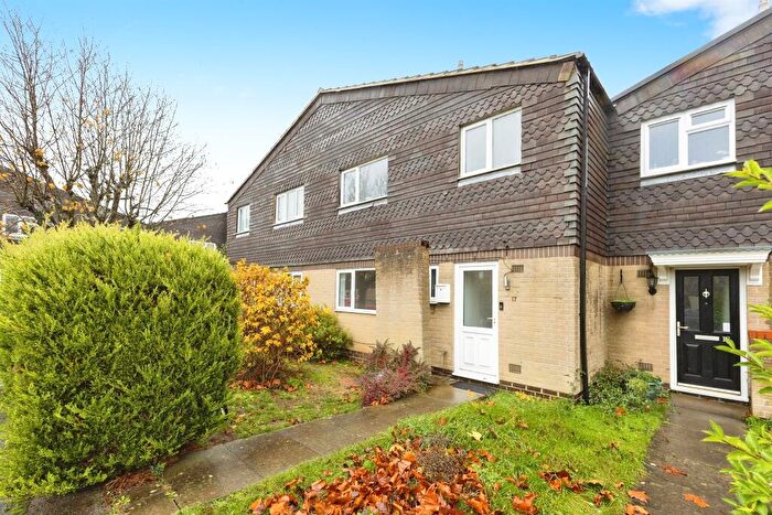 3 Bedroom Terraced House For Sale In Village Close, Reading, RG2