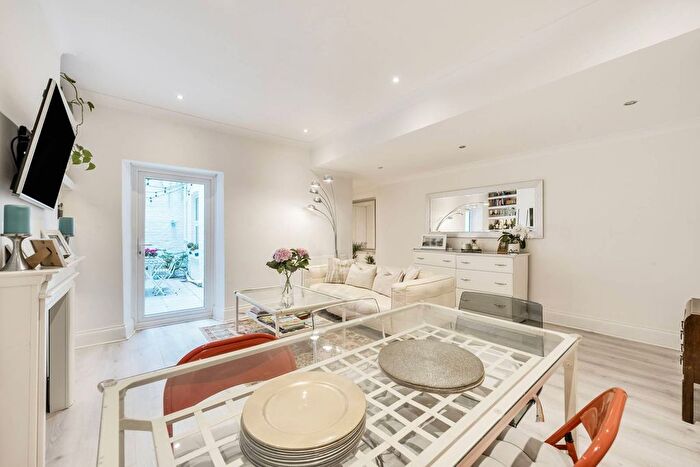 2 Bedroom Flat For Sale In Claverton Street, Pimlico, London, SW1V