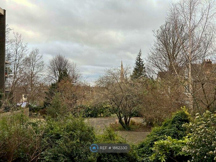 3 Bedroom Flat To Rent In Syringa House, London, SE4