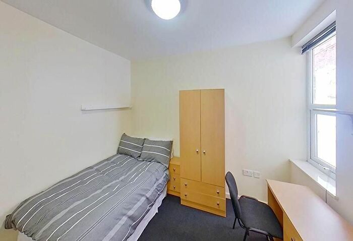3 Bedroom Flat To Rent In A Mansfield Road, Nottingham, NG1