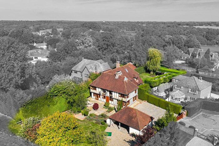 6 Bedroom Detached House For Sale In Paddock Way, Ashley Green, HP5
