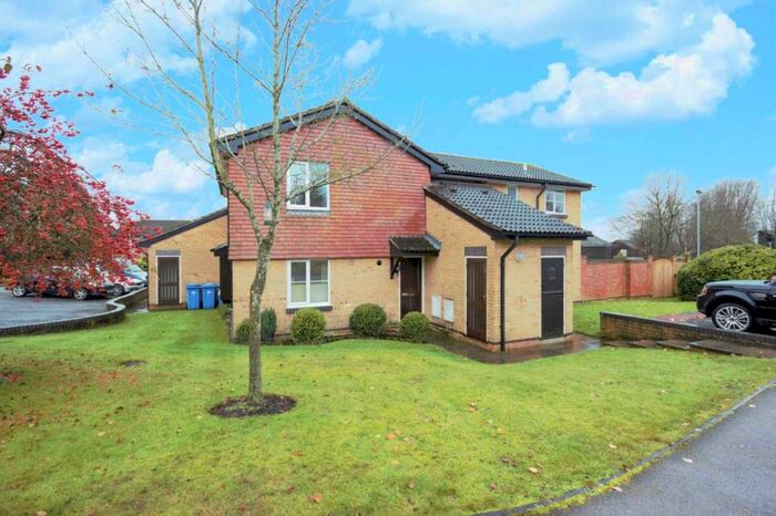 1 Bedroom Maisonette To Rent In Aldworth Close, Bracknell, RG12