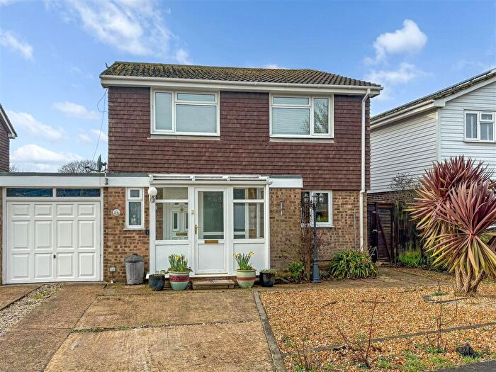 4 Bedroom Detached House For Sale In Tideway, Littlehampton, BN17