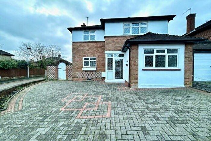 3 Bedroom Detached House To Rent In Glen Rise, Woodford Green, IG8