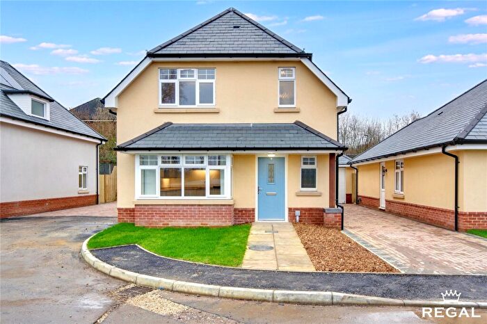 3 Bedroom Detached House For Sale In Eleanor Gardens, Walworth Road, Picket Piece, SP11