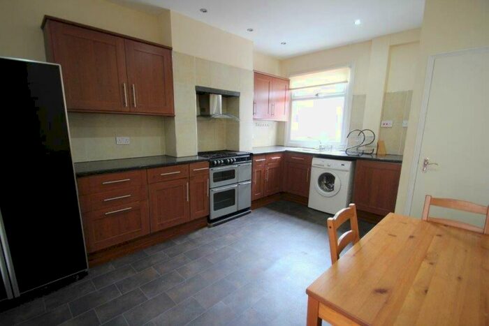 3 Bedroom Apartment To Rent In Braunstone Gate, Leicester, LE3