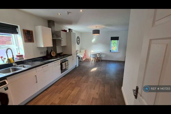 2 Bedroom Flat To Rent In Icarus Avenue, Burgess Hill, RH15