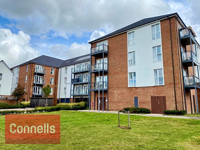 3 Bedroom Apartment To Rent In Holmbush Mews, RH12