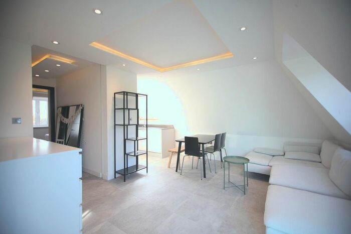 1 Bedroom Flat To Rent In Langton Court, Parson Street, Hendon, NW4