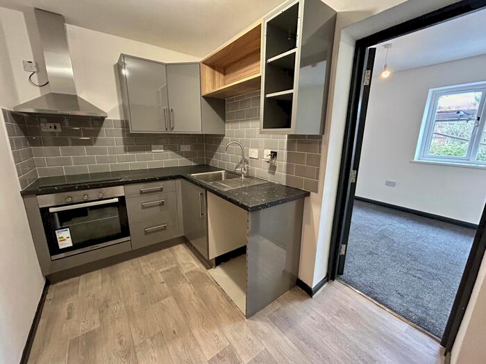 2 Bedroom Flat To Rent In Worlds End Lane, Quinton, B32