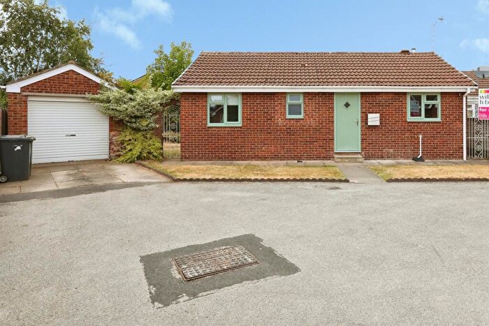 2 Bedroom Detached Bungalow For Sale In Beechwood Close, Edenthorpe, Doncaster, DN3