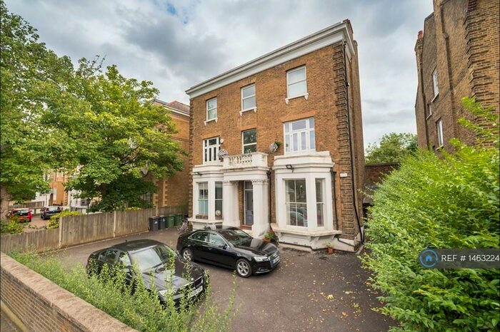 3 Bedroom Flat To Rent In Thurlow Park Road, London, SE21