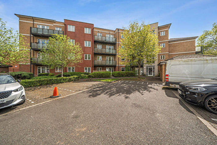 2 Bedroom Flat To Rent In The Parklands, Court Drive, Dunstable, Central Bedfordshire, LU5