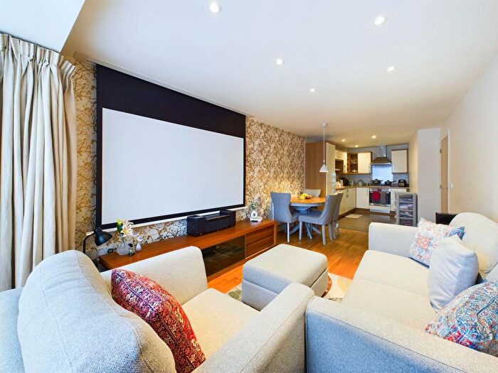 2 Bedroom Flat For Sale In Flowers Avenue, Ruislip, HA4