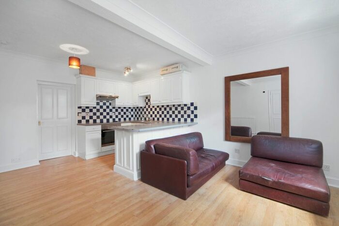 1 Bedroom Flat To Rent In De Crespigny Park, Camberwell, SE5