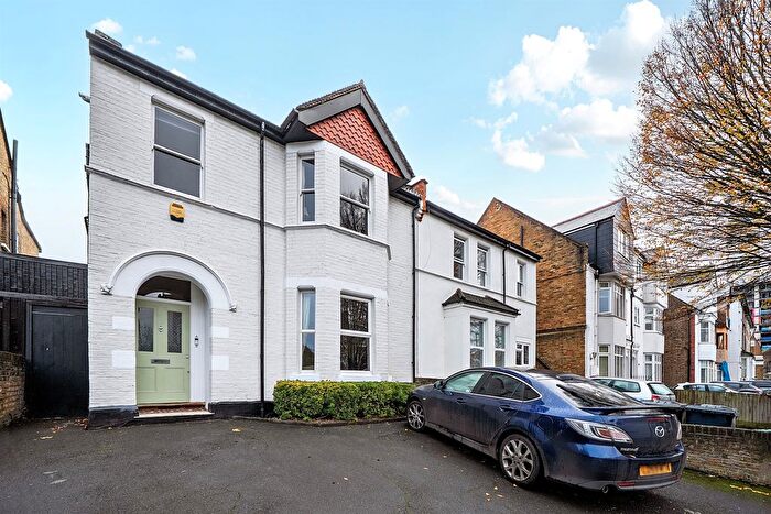 2 Bedroom Flat For Sale In Argyle Road, London, W13