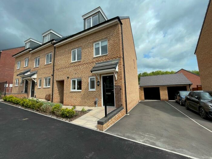 3 Bedroom House To Rent In Harviston Avenue, Gedling, NG4