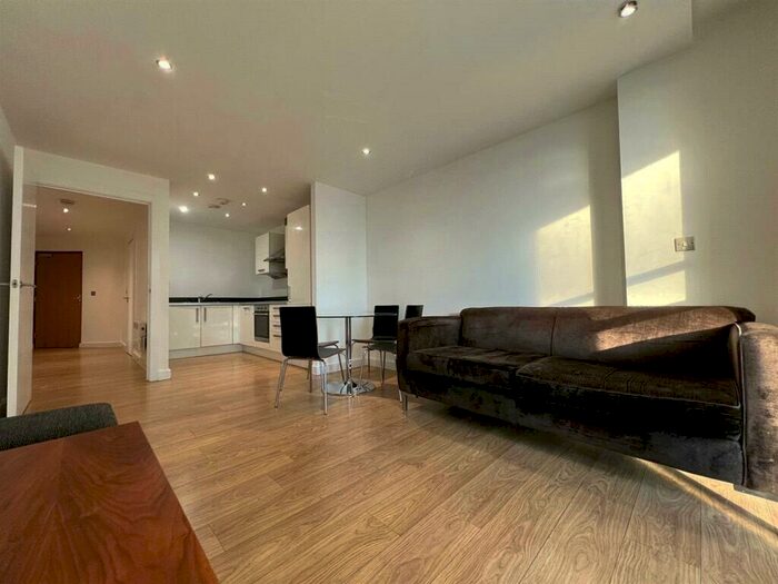 3 Bedroom Apartment To Rent In Hertford Rd, London, N1