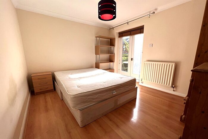 2 Bedroom Flat To Rent In Constable Avenue, London, E16