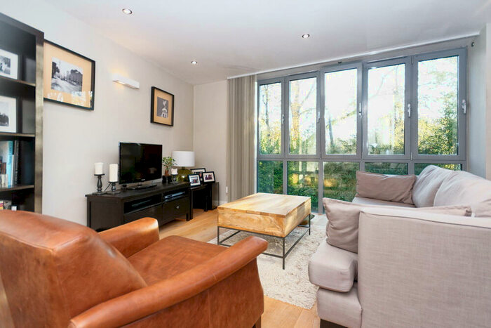 2 Bedroom Flat To Rent In Underhill Road, London, SE22