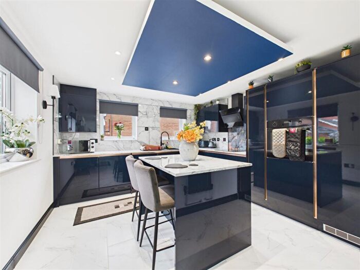 3 Bedroom End Of Terrace House For Sale In Millias Close, Brough, HU15