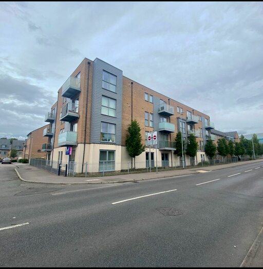 2 Bedroom Flat To Rent In Holly Acre, Dunstable, LU5