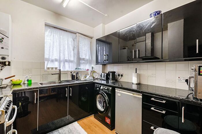 2 Bedroom Flat For Sale In Cromer Street, Bloomsbury, London, WC1H