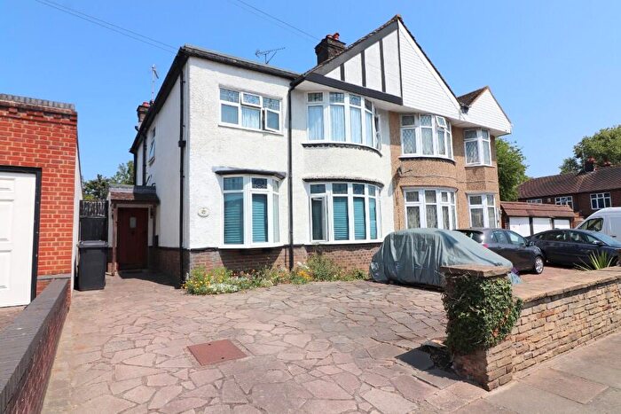 4 Bedroom Semi-Detached House For Sale In Montrose Avenue, Luton, Bedfordshire, LU3