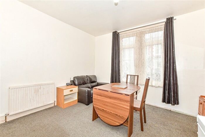 3 Bedroom End Of Terrace House For Sale In Penhale Road, Portsmouth, Hampshire, PO1