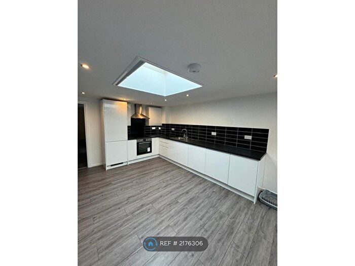 2 Bedroom Flat To Rent In Old Charter Hall, Scunthorpe, DN15