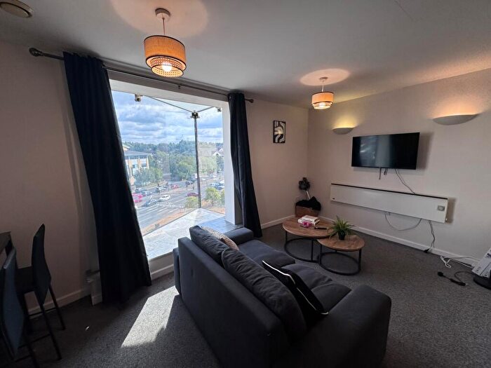 2 Bedroom Flat For Sale In Leeds Road, Bradford, BD1