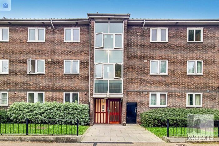 2 Bedroom Flat For Sale In Pegasus House, Beaumont Square, Stepney, London, E1