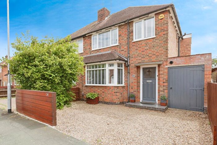 3 Bedroom Semi-Detached House For Sale In Birchtree Avenue, Birstall, Leicester, Leicestershire, LE4