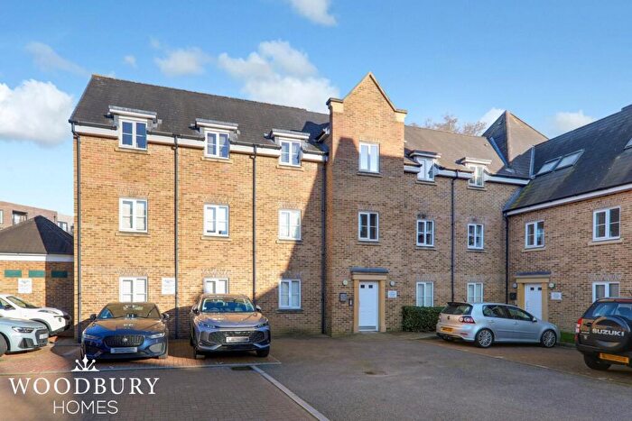 2 Bedroom Apartment For Sale In College Close, Loughton, IG10