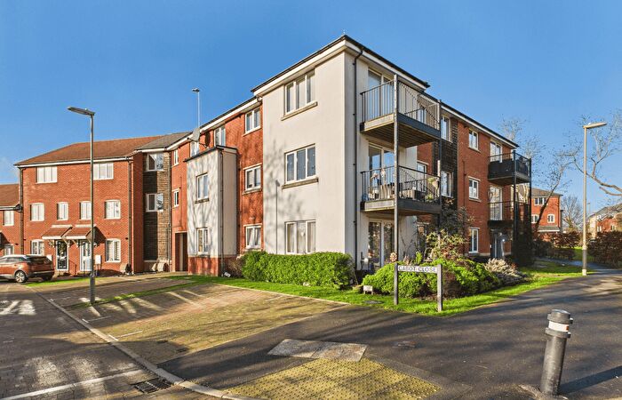 2 Bedroom Flat For Sale In Cavendish Drive, Locks Heath, Southampton, SO31