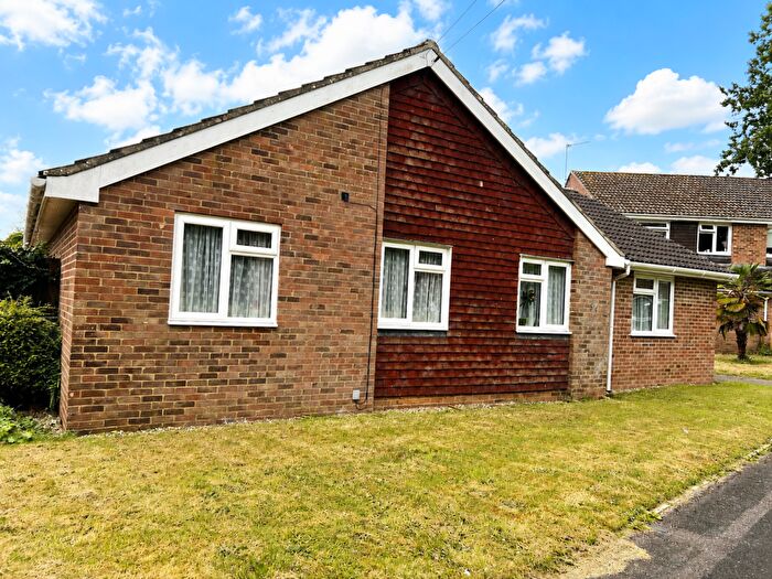 4 Bedroom Detached Bungalow For Sale In Highland Drive, Basingstoke, RG23