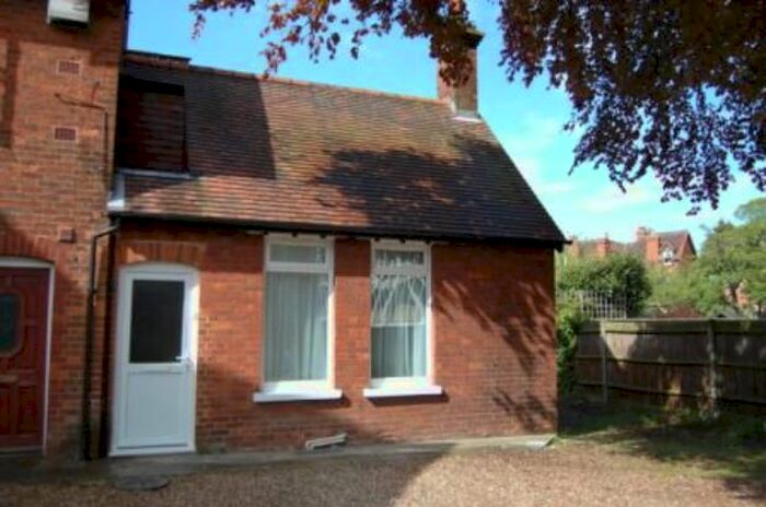 1 Bedroom Flat To Rent In Dynevor Road, Bedford MK40