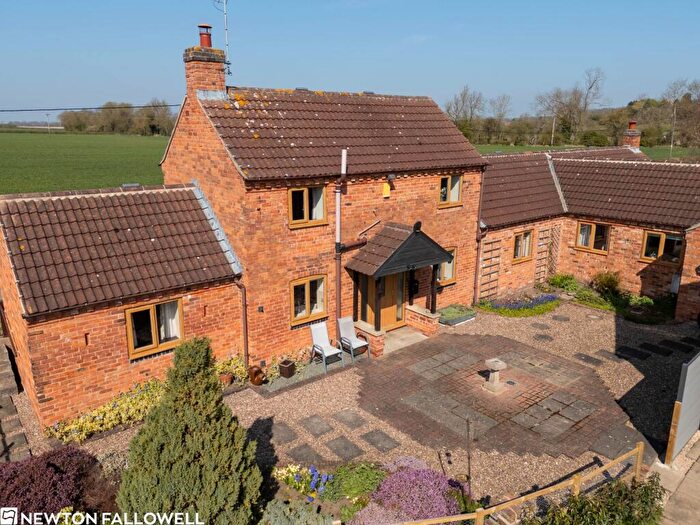 3 Bedroom Barn Conversion For Sale In Yew Tree Road, Upton, DN22