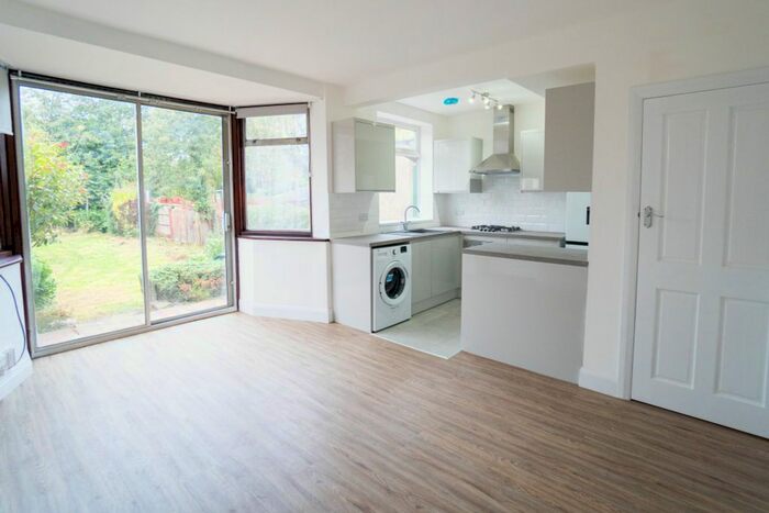 3 Bedroom Property To Rent In Raeburn Road, Clarendon Park, Leicester, LE2