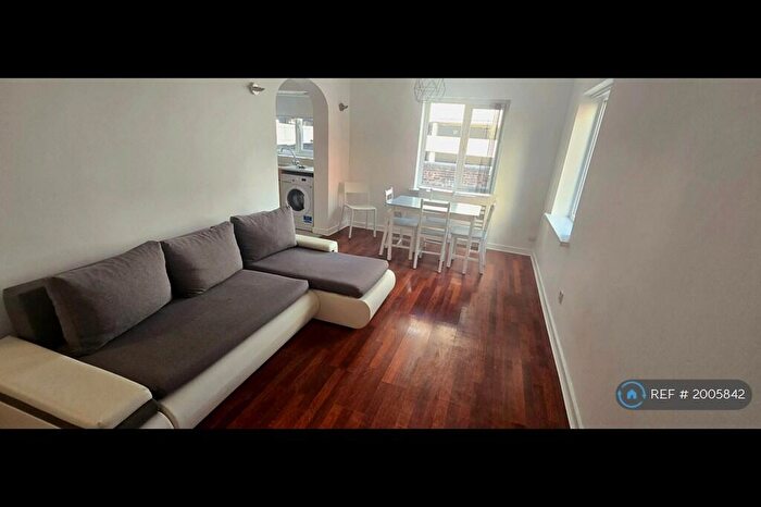 2 Bedroom Flat To Rent In Queens Court, Birmingham, B1