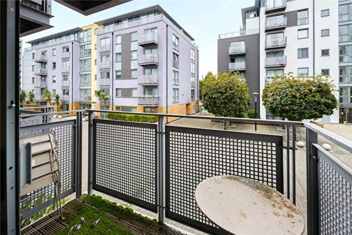 2 Bedroom Flat For Sale In Dakota Building, Deals Gateway, London, SE13