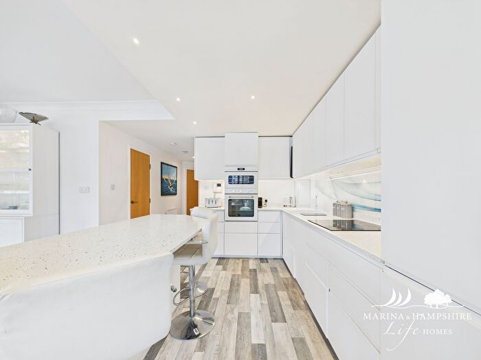 3 Bedroom Flat For Sale In Oyster Quay, Port Solent, PO6