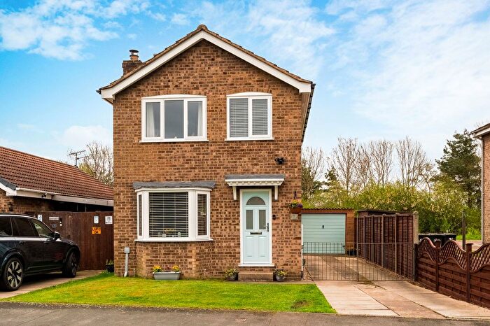 3 Bedroom Detached House For Sale In Sycamore Road, Barlby, YO8