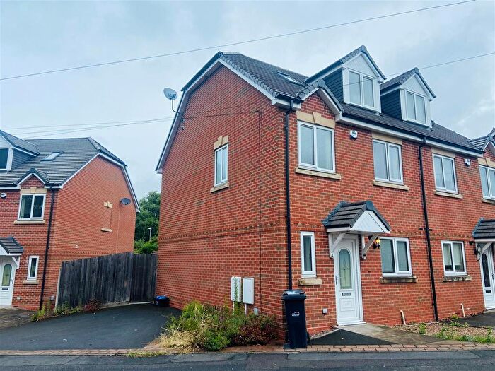 3 Bedroom Semi-Detached House To Rent In Royal Brierley Trading Estate, North Street, Brierley Hill, DY5