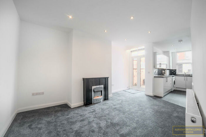 2 Bedroom End Of Terrace House To Rent In Lynwood Avenue, Darwen, BB3