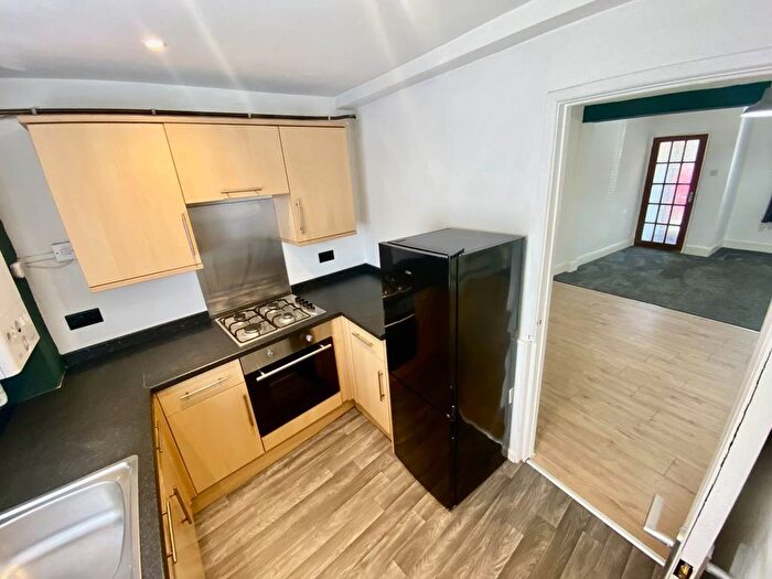 3 Bedroom Property To Rent In Middle Road, Cwmbwrla, Swansea, SA5