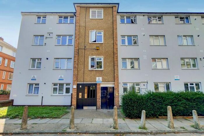 2 Bedroom Flat To Rent In Cherry Garden Street, Bermondsey, London, SE16