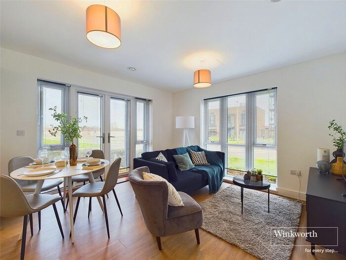 1 Bedroom Flat To Rent In Carriage House, Millard Place, Arborfield Green, Reading, RG2