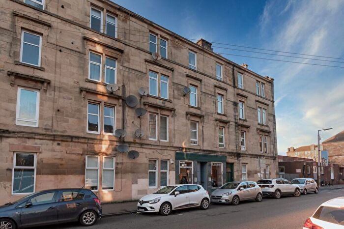 2 Bedroom Apartment To Rent In Deanston Drive, Flat -, Shawlands, Glasgow, G41